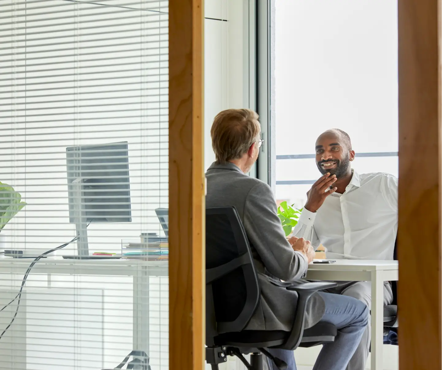 Project collaboration between stakeholders and a Collective Insights manager.